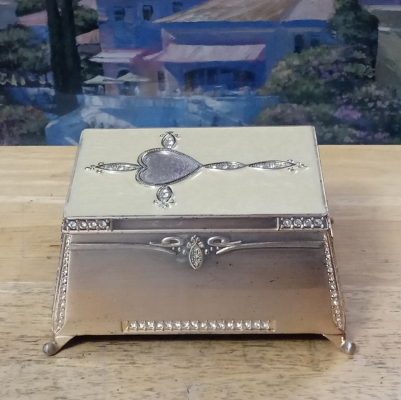 Treasure Chest Trinket Box Silvertone Swarovski Crystal Stones Adorned.🕌 - Picture 9 of 16